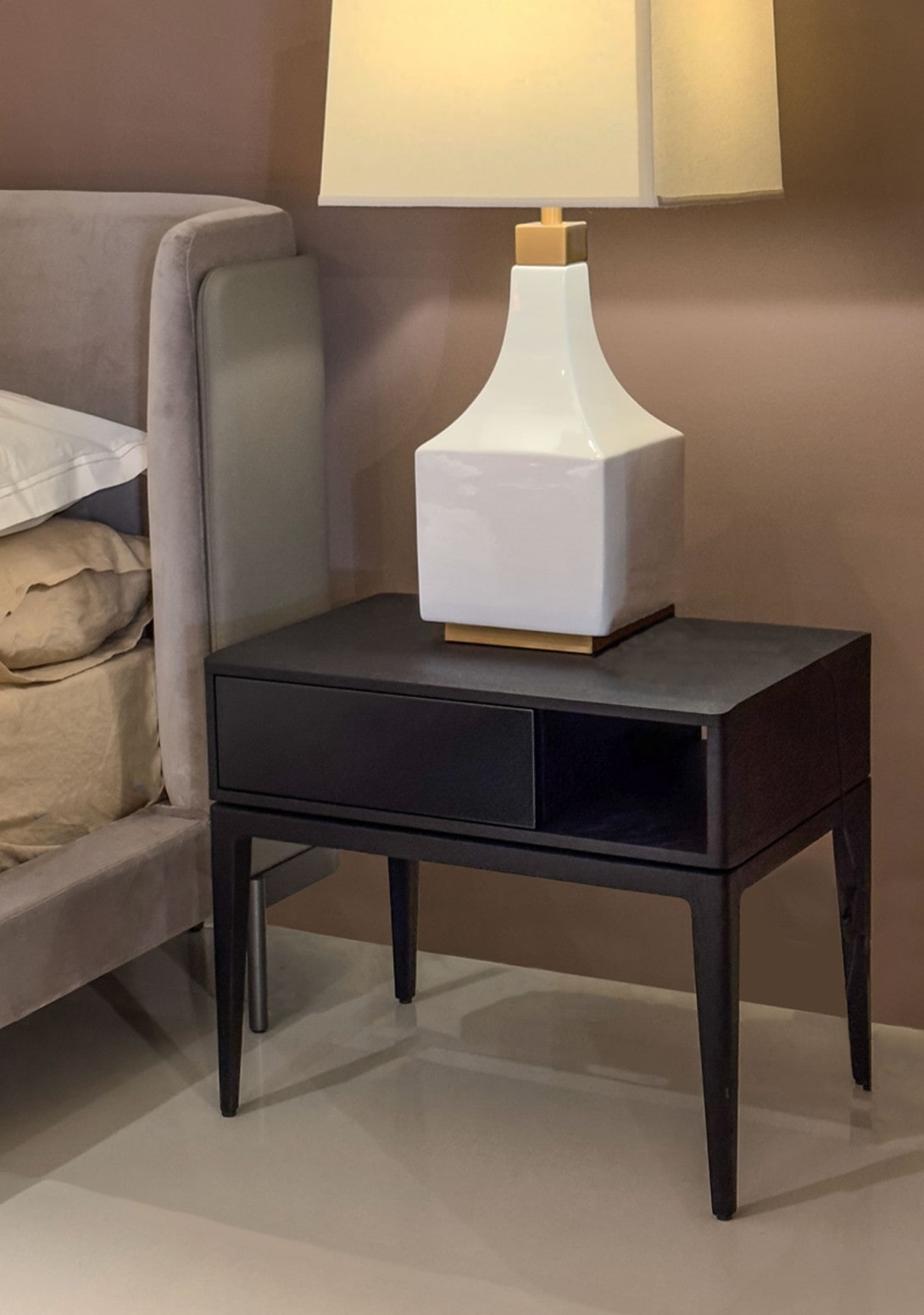 HC28 Pian Pian Bedside Table in Black Laquer DOMO