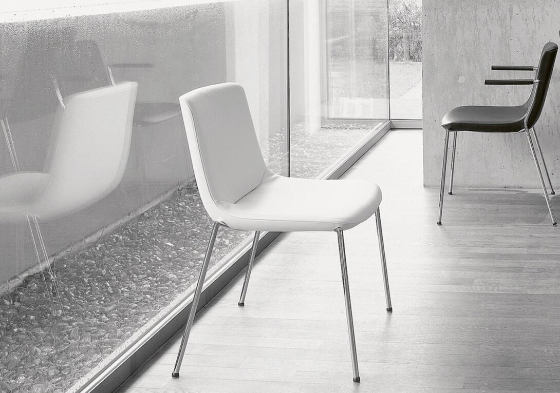 de Sede: DS-717 Dining Chair without arms in custom leather
